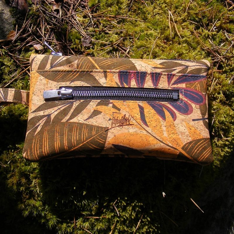 Portefeuille FEMKE fleurs1 -maroquinerie vegan-mode éthique-prtefeuille liège-artisanat-fait en france-pochette en liège-pochette vegan
